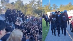 Colapsa tarima en foto de graduaci&oacute;n de la UV en Xalapa; hay 18 estudiantes lesionados