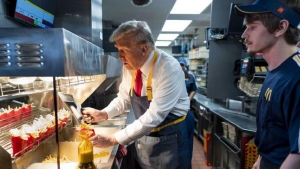 McDonald’s no autorizó que Donald Trump sirviera papas fritas en uno de sus restaurantes