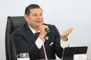 Aumento en recaudaci&oacute;n se refleja en mejores obras para familias poblanas: Armenta