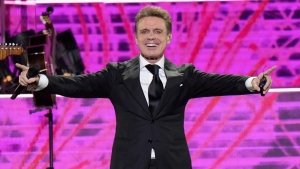 Luis Miguel se enoja con su equipo en pleno concierto