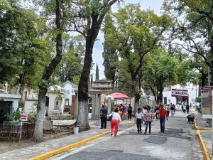 Garantiza Gobierno de la Ciudad seguridad de visitantes al Panteón Municipal por Día del Padre