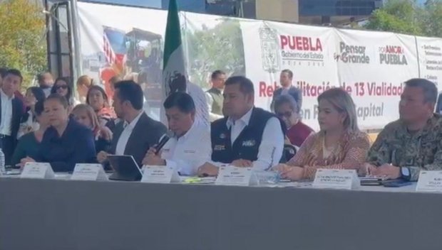 Avanza rehabilitación de 13 vialidades principales en Puebla capital
