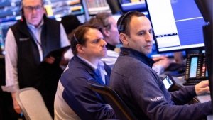 Wall Street abre a la baja ante aranceles de Trump; bolsas de Asia y Europa reportan &ldquo;Lunes negro&rdquo;