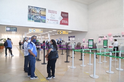 Ceniza del Popo obliga a nuevo cierre del aeropuerto de Puebla