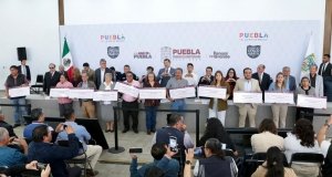 Entrega Armenta m&aacute;s de 11 mdp a fondo perdido para unidades nuevas de transporte p&uacute;blico
