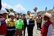 Por tierra y por aire, gobernador Armenta Mier recorre zona afectada en Ciudad Serd&aacute;n