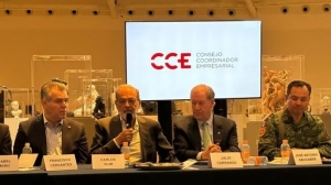 Carlos Slim encabeza reunión de empresarios para plan de rescate de Acapulco; estiman 2 años
