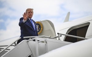 El cambio de avi&oacute;n en secreto: &iquest;por qu&eacute; la maniobra para proteger a Trump genera interrogantes de seguridad?