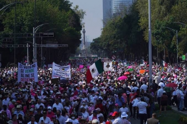 Impresionante marcha anti AMLO; líderes regionales de Morena, el antídoto