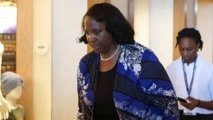Lisa Cook, Gobernadora de la Fed, Demanda a Trump por Intento de Despido