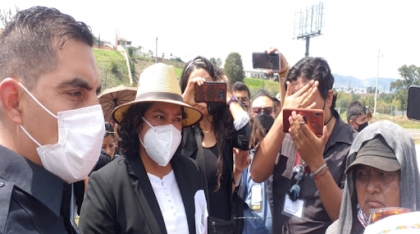 Pierde los estribos Karina Pérez con manifestantes de Cacalotepec