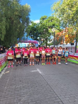 Realizan tercera edici&oacute;n de la carrera Corre y Comparte Hambre Cero