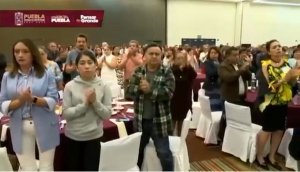 Alejandro Armenta rinde homenaje a maestros fallecidos en accidente carretero