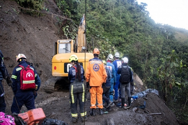 Deslave en carretera de Colombia deja hasta el momento 27 muertos
