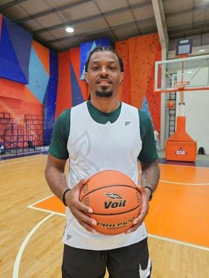 Se enfunda la casaca de Lobos Puebla el escolta Shaquille Johnson