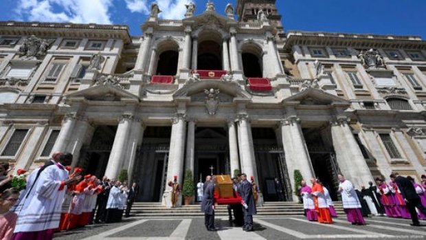 Se abre a visitas la tumba del papa a la espera del cónclave