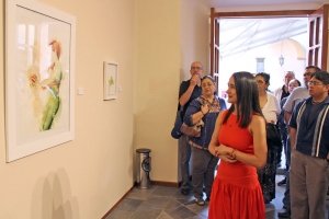 BUAP presenta exposici&oacute;n de Alejandra Alarc&oacute;n que re&uacute;ne seis series en el Carolino
