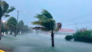 John se intensifica a huracán 1 de camino hacia Michoacán; el huracán Helene ya es categoría 2