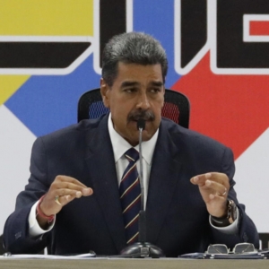 Maduro rompe relación con países que exigen claridad en elecciones, mientras el pueblo estalla en rabia