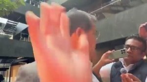 Julio Huerta responde con violencia a la prensa por caso Coyomeapan