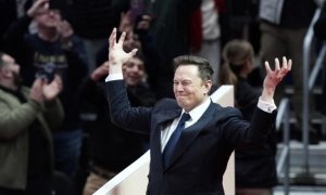 Gobierno de Trump recibe primera demanda a los minutos de iniciado: cuestionan legalidad de oficina de Elon Musk