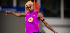 Lamine Yamal olvida la fiesta y reaparece con nuevo look en entrenamiento del Barcelona