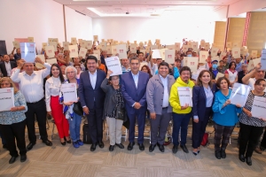 Con escrituras, gobierno de Puebla e INFONAVIT brindan certeza jurídica a poblanos