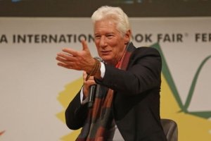 Richard Gere critica a Trump en la FIL Guadalajara y provoca abucheos por mención a Sheinbaum
