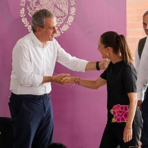 Acompa&ntilde;a Pepe Chedraui a la presidenta Claudia Sheinbaum y el gobernador Alejandro Armenta a la entrega de viviendas en Lomas de San Miguel