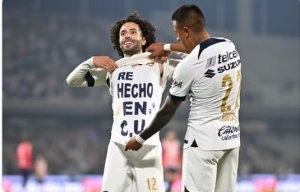 Chino Huerta humilla al Club Chivas al sacar playera de Hecho en CU