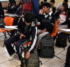&iquest;Ya no habr&aacute; celulares en la primaria? Aprueban ley de tel&eacute;fonos en escuelas; esto contempla la nueva medida