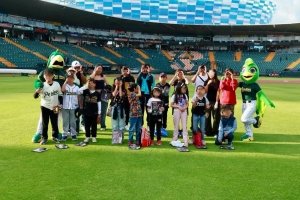 Realiza Gobierno de Pepe Chedraui cl&iacute;nica deportiva con Pericos de Puebla