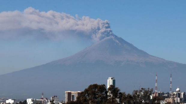 Volcán Popocatépetl amanece con intensa actividad este viernes
