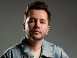 Chofer se debate entre la vida y la muerte: Memo Garza habla del ataque hacia autob&uacute;s de sus m&uacute;sicos
