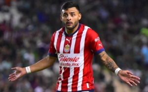 ¿Por qué Alexis Vega sigue sin jugar con Chivas? Revelan el INSÓLITO MOTIVO