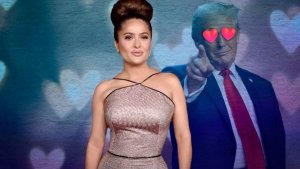 Salma Hayek reveló que Donald Trump la invitó a salir y habló mal de su novio