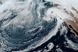 California decreta el estado de emergencia para enfrentar una “peligrosa” tormenta invernal