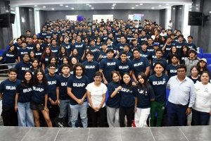 Rectora Lilia Cedillo da la bienvenida a estudiantes de Derecho y Economía