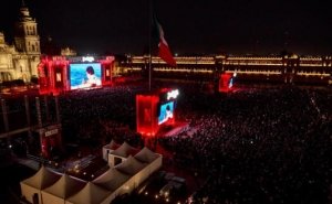 Concierto de Juan Gabriel toca el corazón de 170 mil personas en el Zócalo de la CDMX; así se vivió