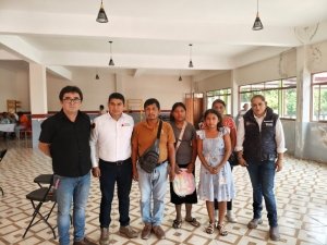 Con sensibilidad y visi&oacute;n humanista, gobierno estatal mantiene atenci&oacute;n a familias de Chicontla