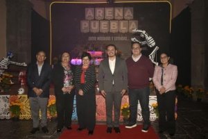 Entre m&aacute;scaras y leyendas, la BUAP dedica su ofrenda a la lucha libre en el Edificio Carolino
