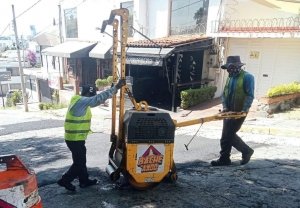 Campa&ntilde;a Capitalina Bacheando Puebla: trabajo permanente en materia infraestructura vial