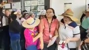 SAT: Campesinos toman oficinas en Puebla y retienen a funcionaria por IEPS