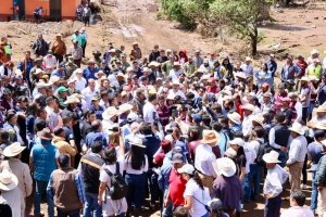 Alejandro Armenta visita zona afectada por las lluvias en Chignahuapan