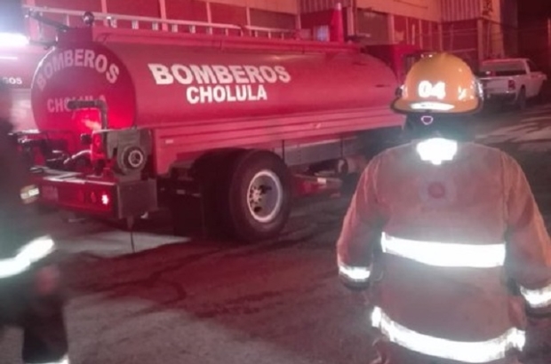 Bomberos de San Pedro Cholula se suman a trabajos de rescate en Xochimehuacán