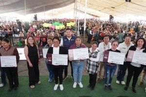 Proyectos de obra comunitaria contribuyen al crecimiento econ&oacute;mico con liderazgo de mujeres
