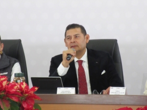 Armenta pide a servidores p&uacute;blicos trabajar m&aacute;s en campo y dejar el escritorio