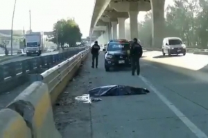 Sujeto muere atropellado en la autopista México-Puebla
