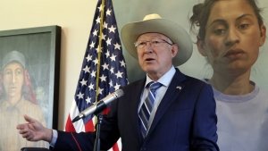Ken Salazar Afirma: &ldquo;No Fue Nuestra Operaci&oacute;n ni Nuestro Avi&oacute;n&rdquo; Sobre Caso de &ldquo;El Mayo&rdquo; Zambada