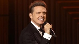 Luis Miguel reaparece m&aacute;s joven que nunca y su entorno desvela d&oacute;nde estaba realmente cuando se habl&oacute; de su ingreso hospitalario